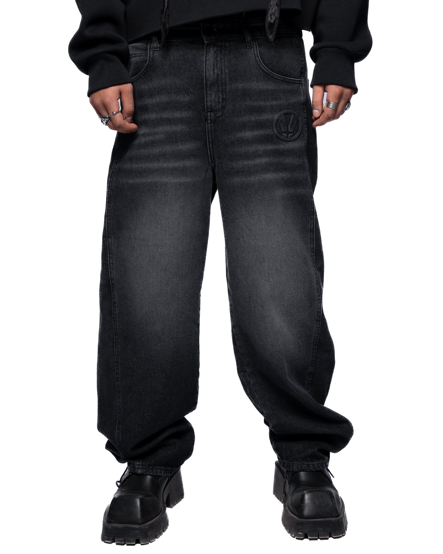 BLACK JEANS