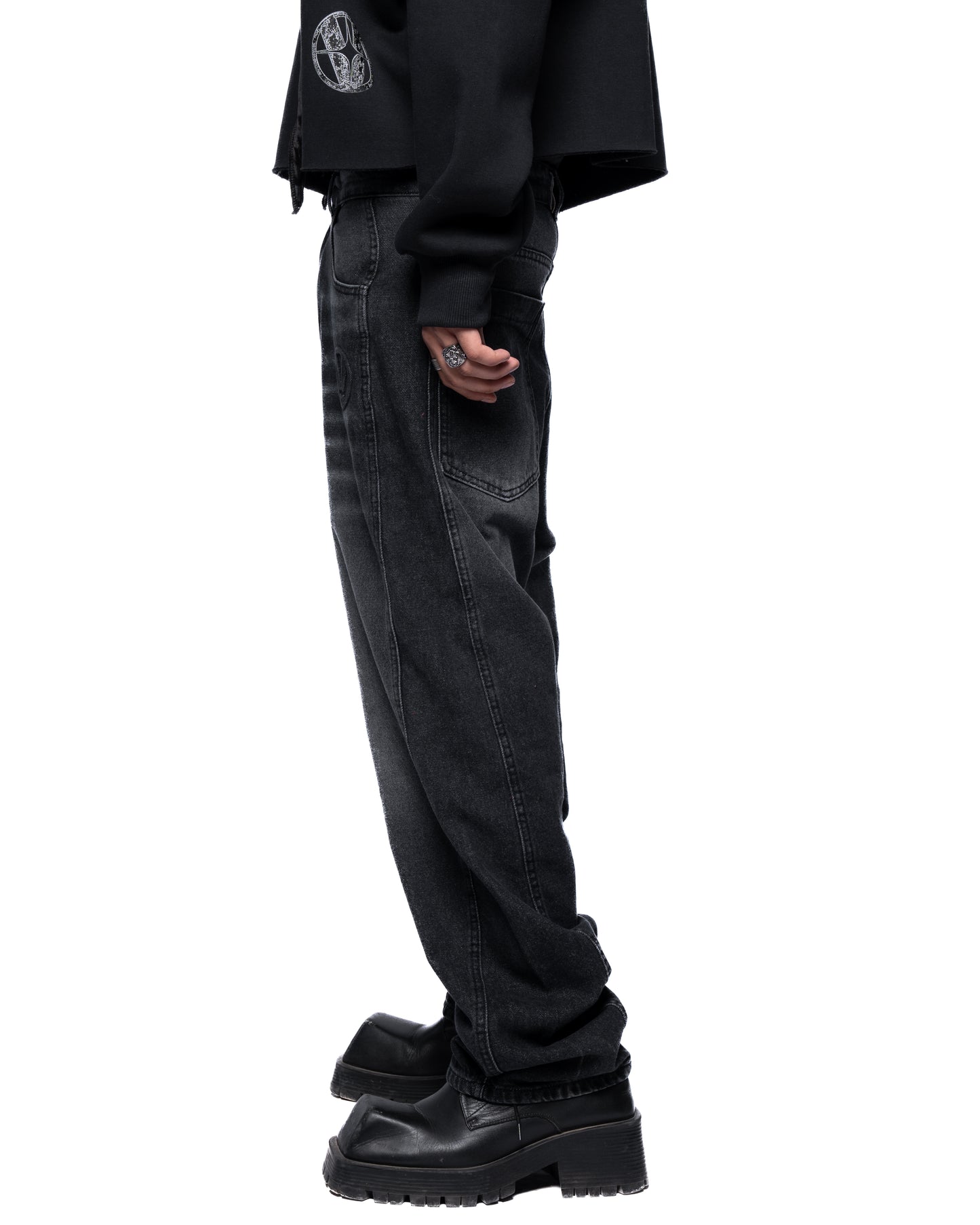 BLACK JEANS