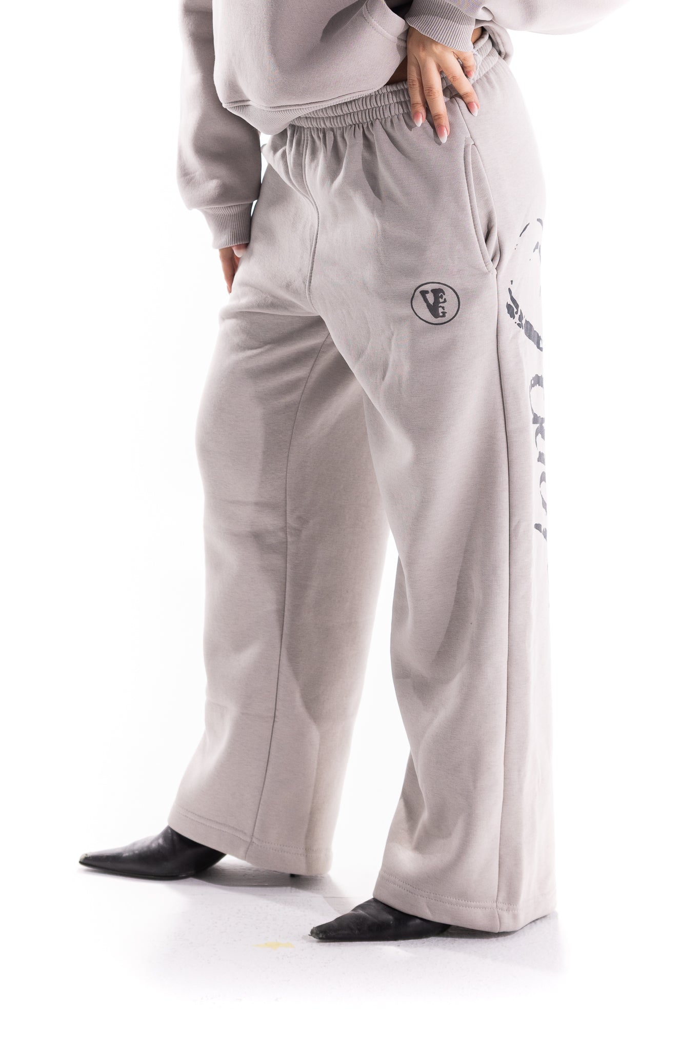 GREY BACK SCRIPT SWEATPANTS