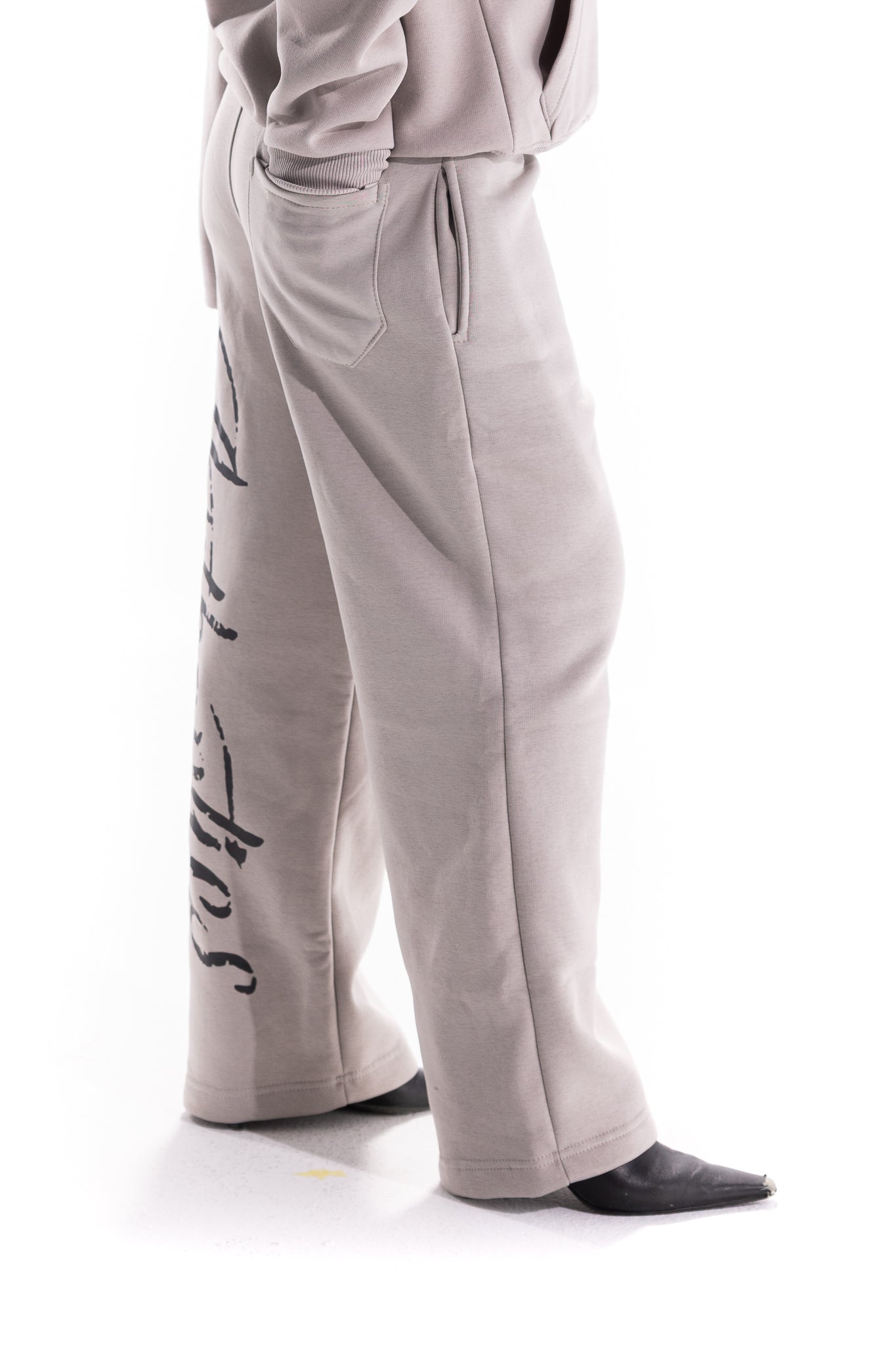 GREY BACK SCRIPT SWEATPANTS