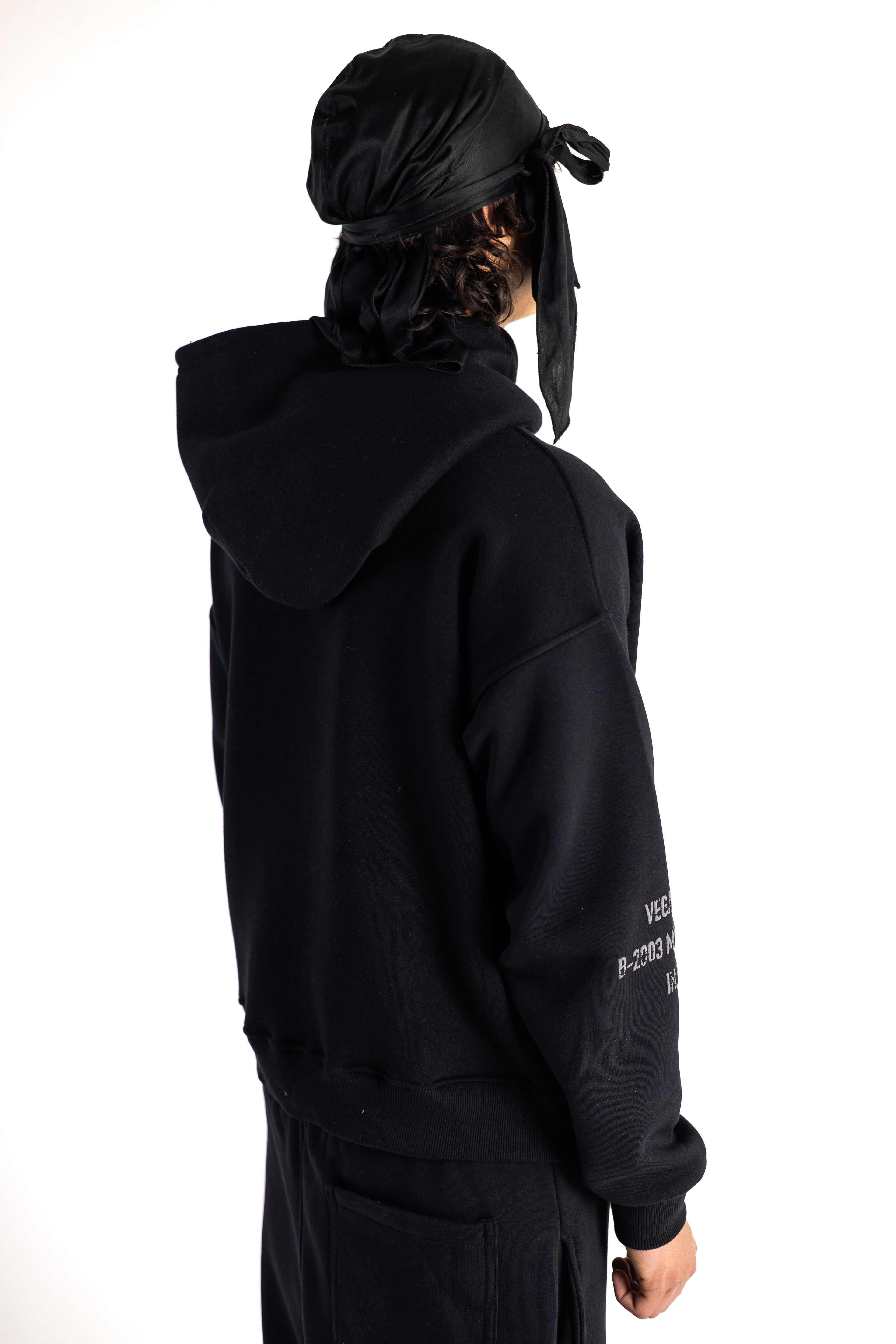 THE BLACK UTILITY HOODIE