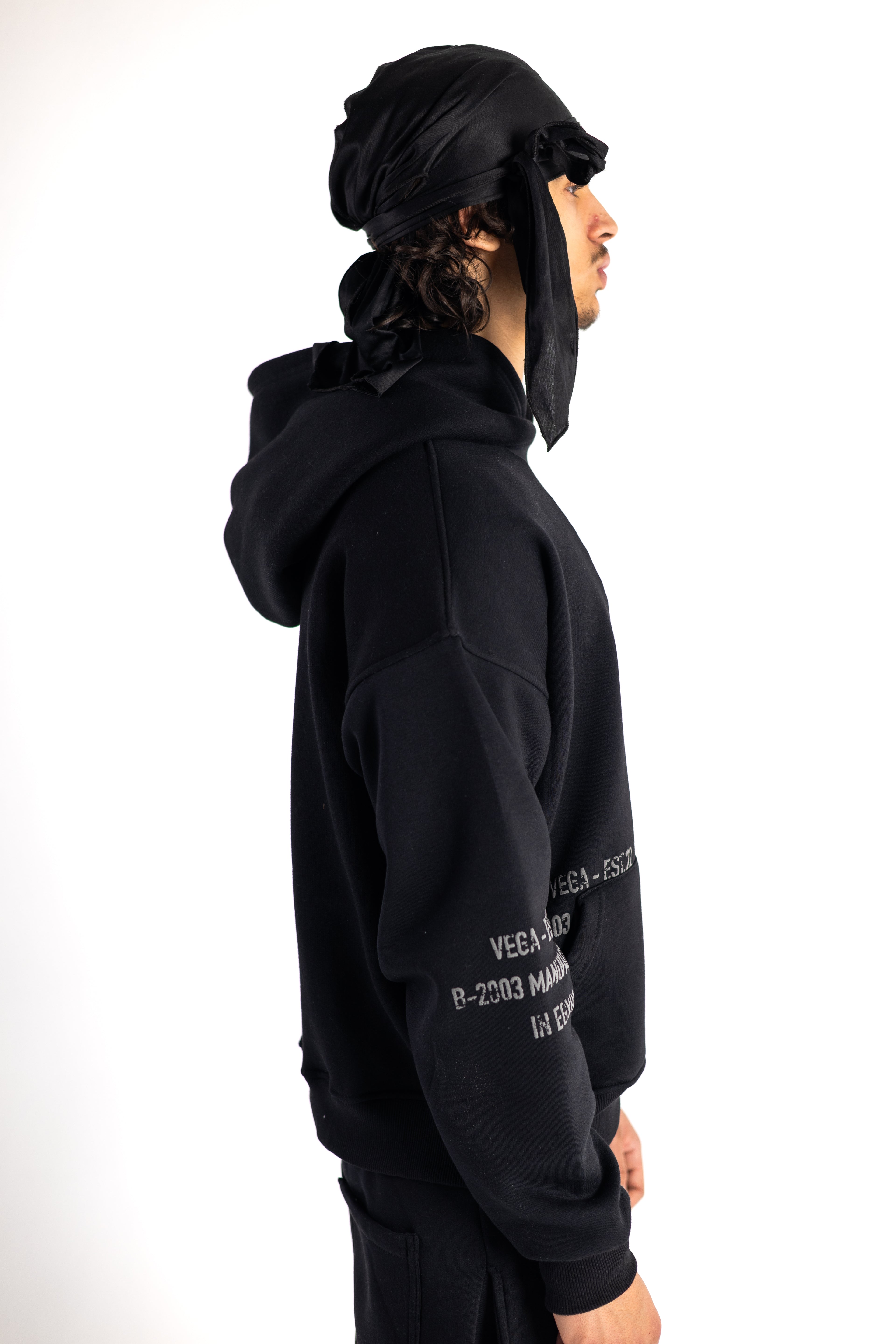 THE BLACK UTILITY HOODIE