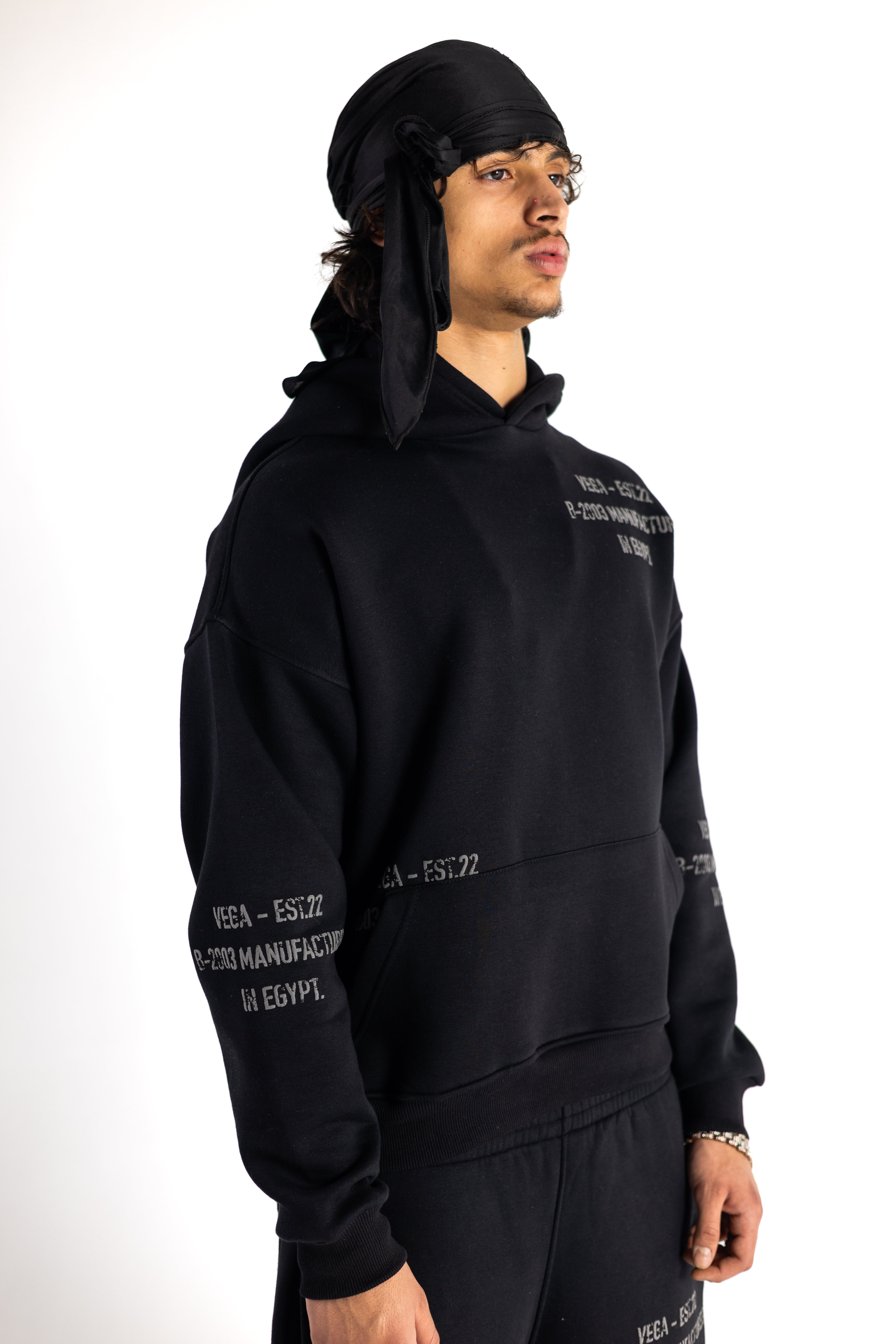 THE BLACK UTILITY HOODIE