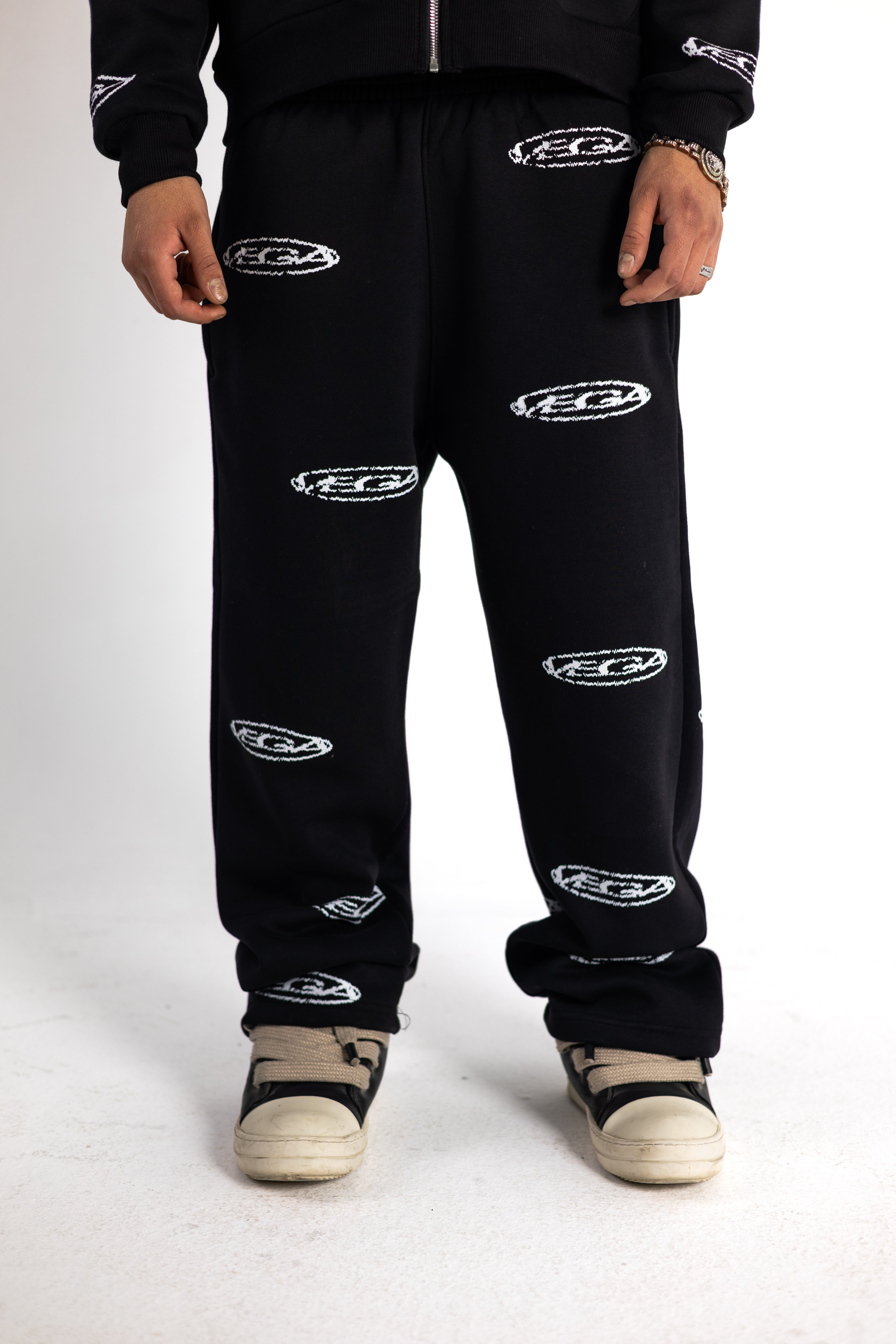 BLACK REPEAT LOGO SWEATPANTS