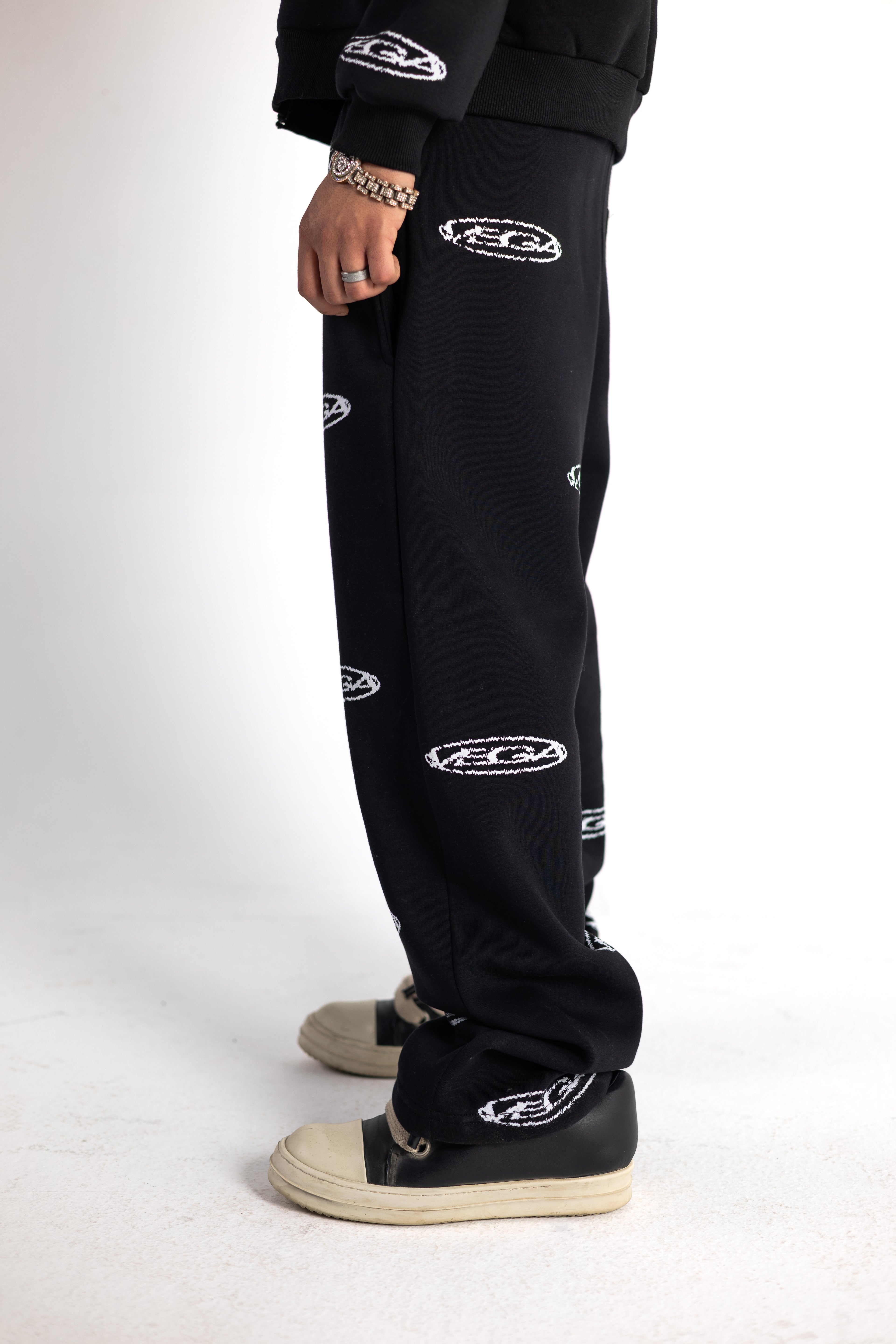 BLACK REPEAT LOGO SWEATPANTS