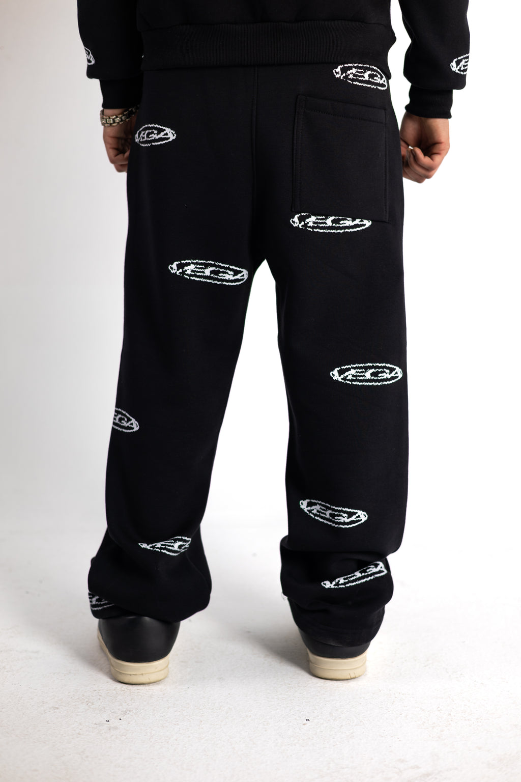 BLACK REPEAT LOGO SWEATPANTS